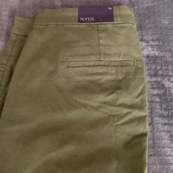 ** NYPDJ Cropped Pants SIZE 14 - Picture 3 of 4